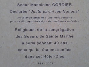 Plaque commémorative pour Madeleine Cordier sur l’Hôtel-Dieu de Louhans-Châteaurenaud
