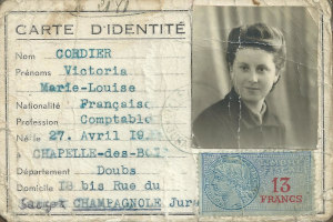 Vraie carte d’identité de Victoria Cordier munie d’un faux cachet (1942)